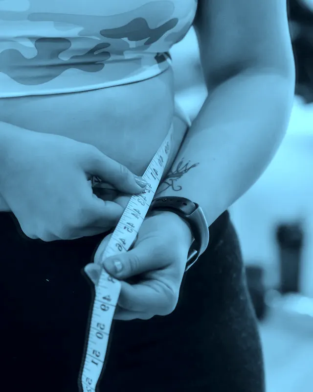 Persona entrenando — objetivo: perder peso y definir